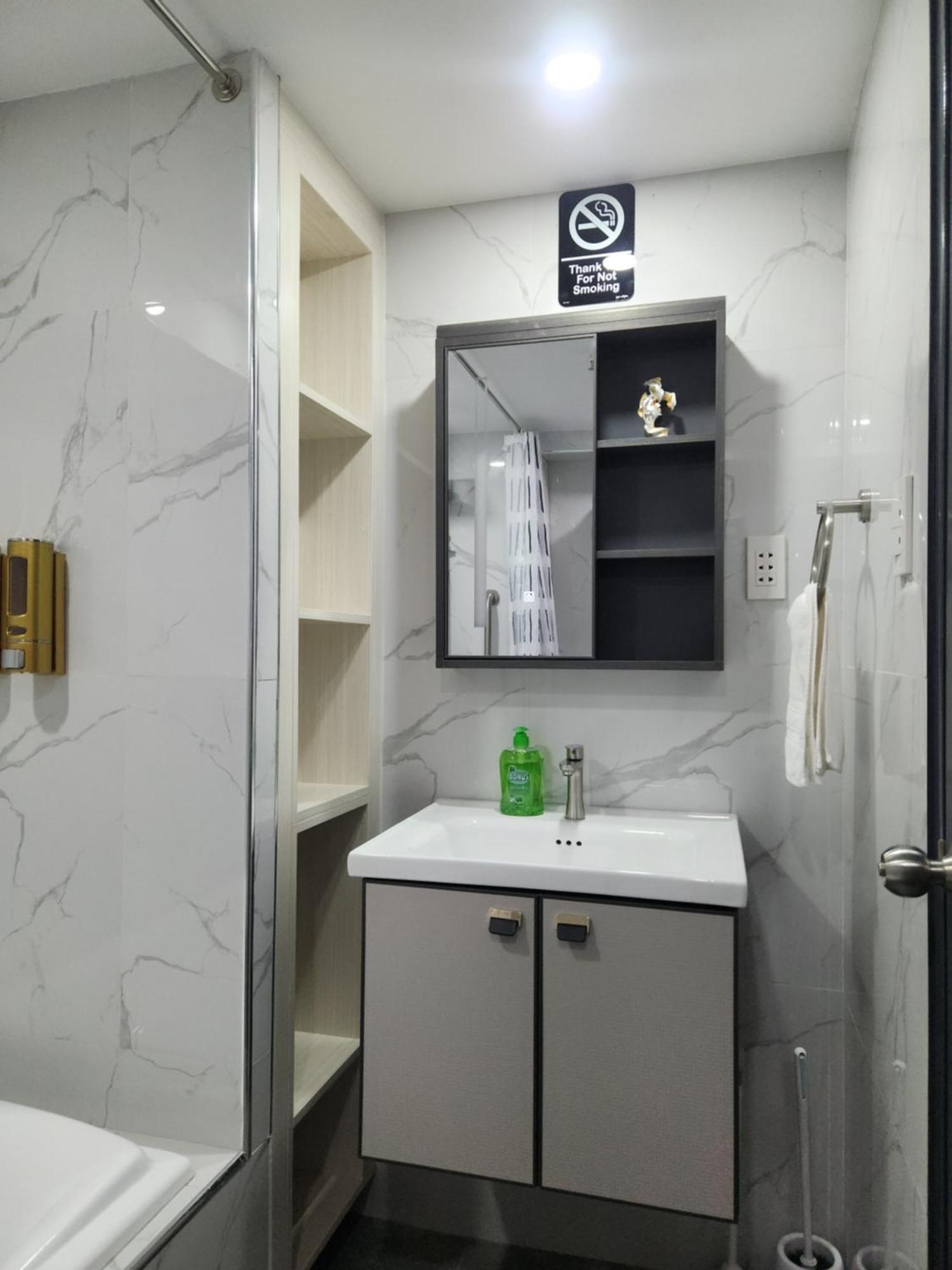 Condo Azur Suites B316 Near Airport, Netflix, Stylish, Cozy With Swimming Pool Lapu-Lapu City Esterno foto